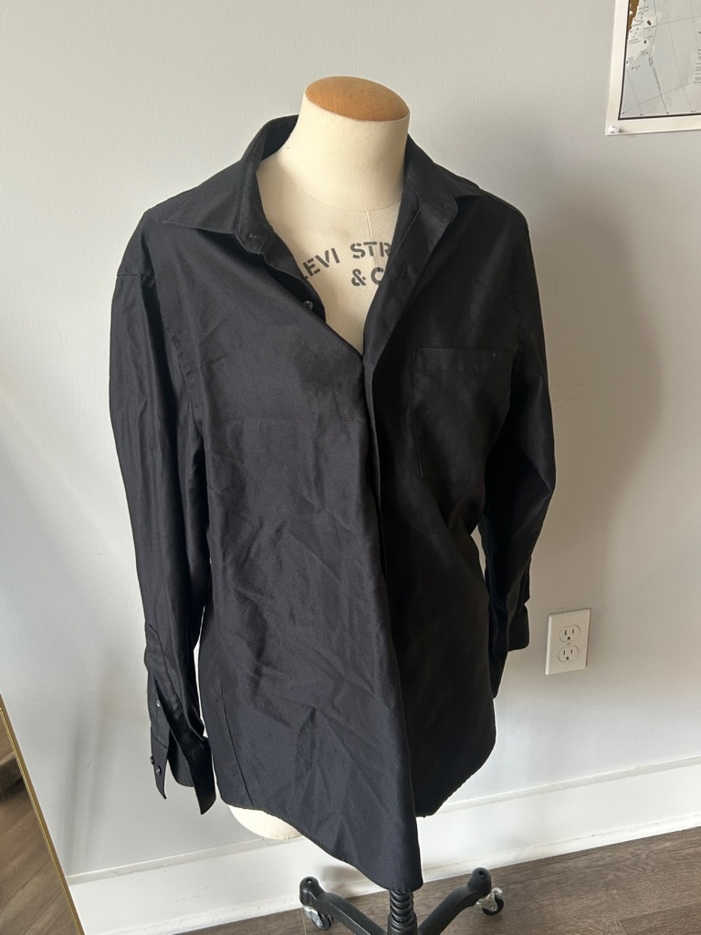 Van Heusen Black Long-Sleeve Dress Shirt‎ - Picture 2 of 4
